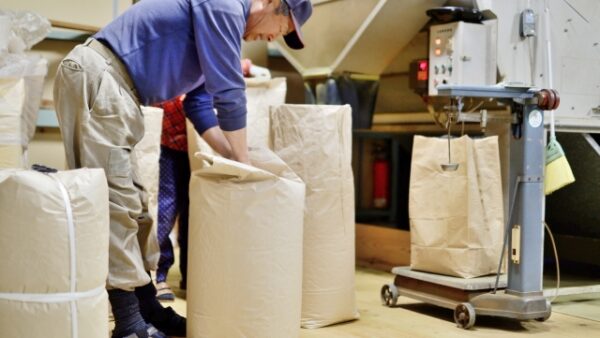 ケース別紹介！バキュームリフトご活用例①～食品工場～